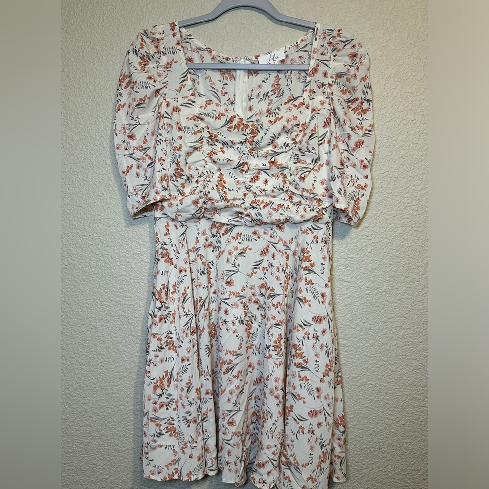 Floral design short dress with ruched top design.